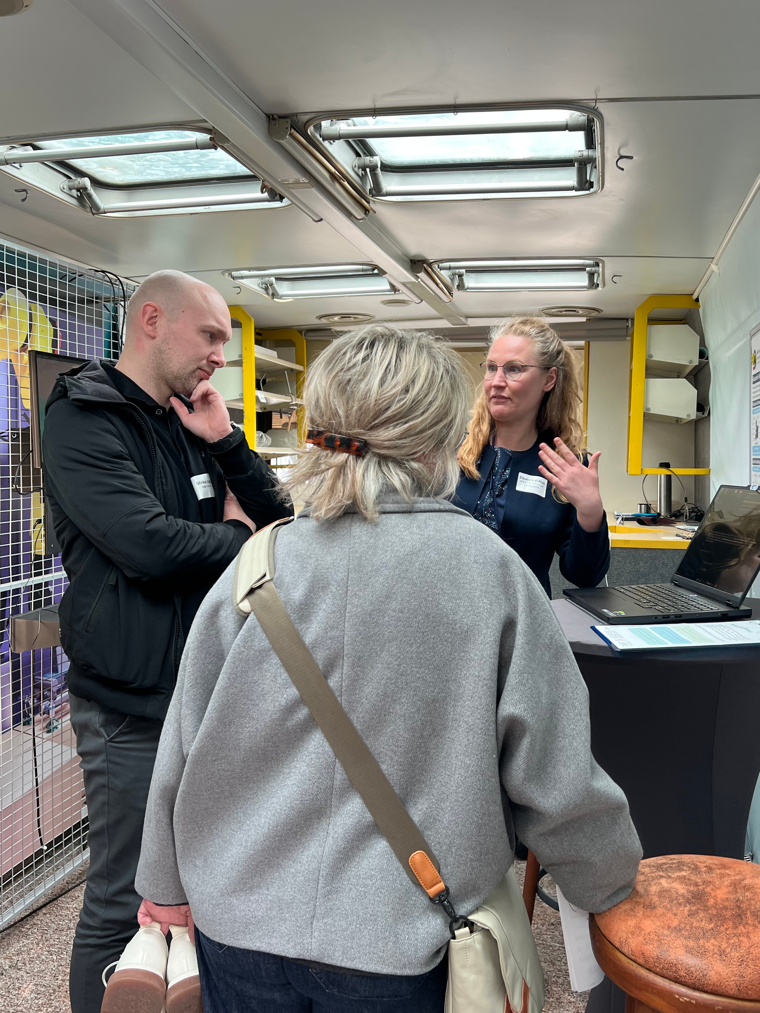 Claudia Graf-Pfohl erklärt die Funktionsweise des RAG-Systems