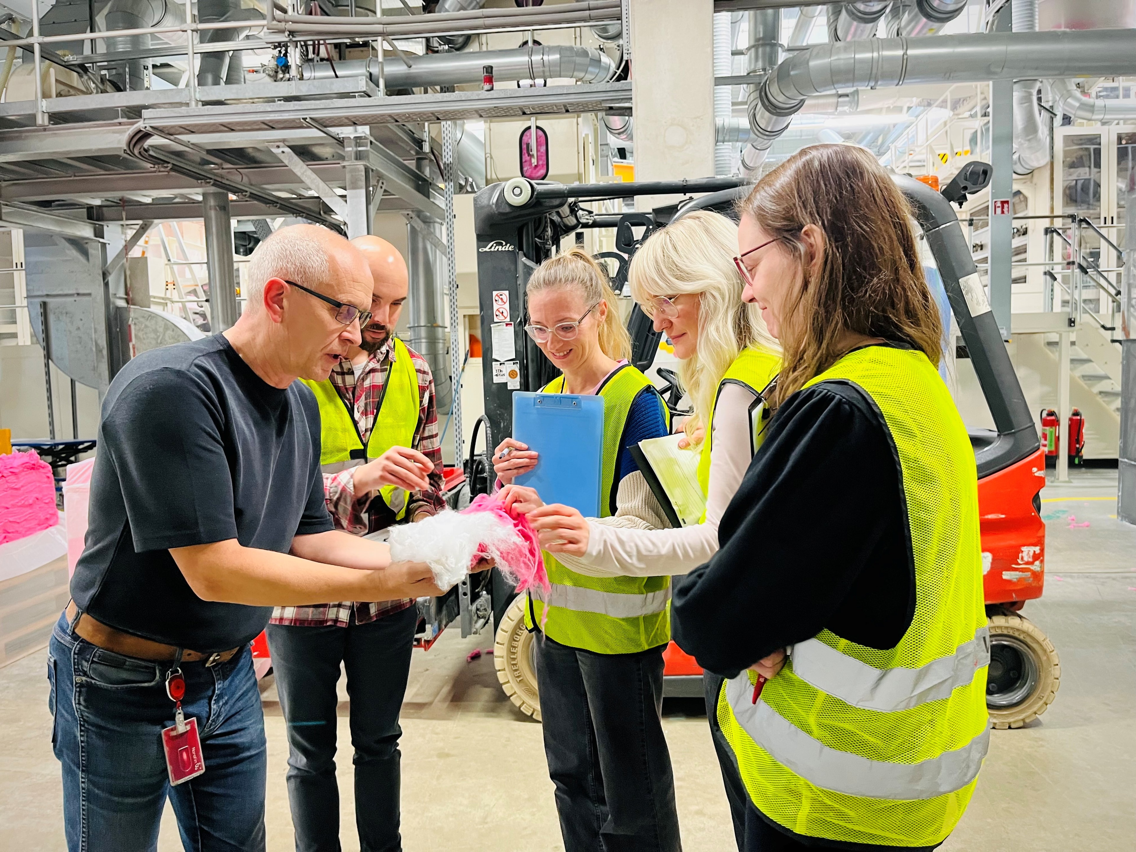 Mitarbeitende in der Produktion